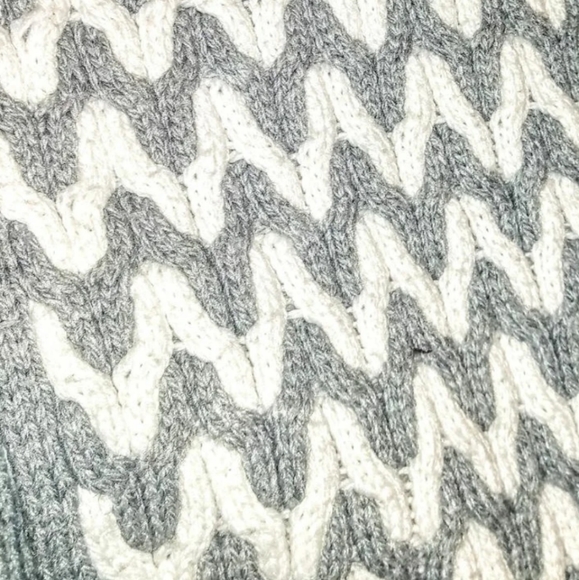 Calvin Klein Gray White Thick Waffle Cable Knit Chevron Stripe Infinity Scarf - Picture 6 of 6